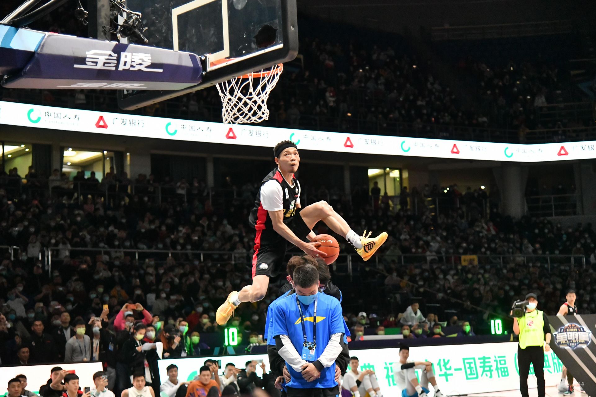 密尔顿 密尔顿