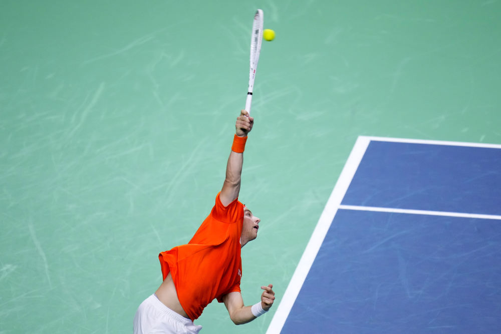 牙队效力的 牙队效力的